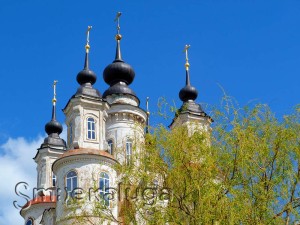 Купола церкви Косьмы и Дамиана в калуге