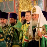 Патриарх Московский и всея Руси Кирилл совершает богослужение калуга
