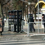 На входе на Театральную площадь установили ограду и металлоискатели калуга