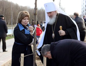 В закладке аллеи также принял участие митрополит Калужский и Боровский Климент калуга