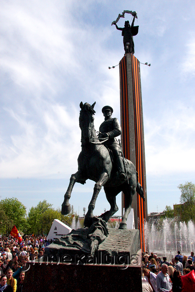 Памятник маршалу Г. К. Жукову на площади Победы
