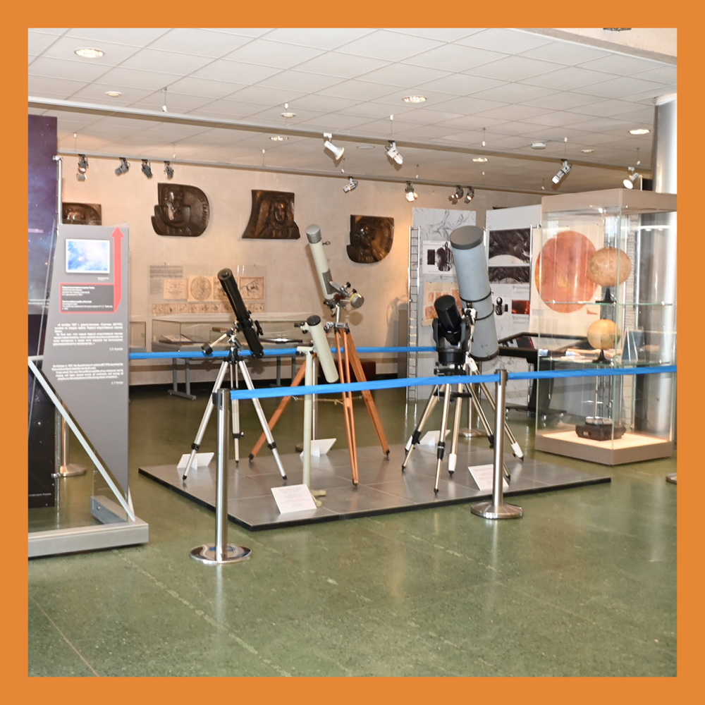 Выставка «Познавая Вселенную» работает в музее истории космонавтики