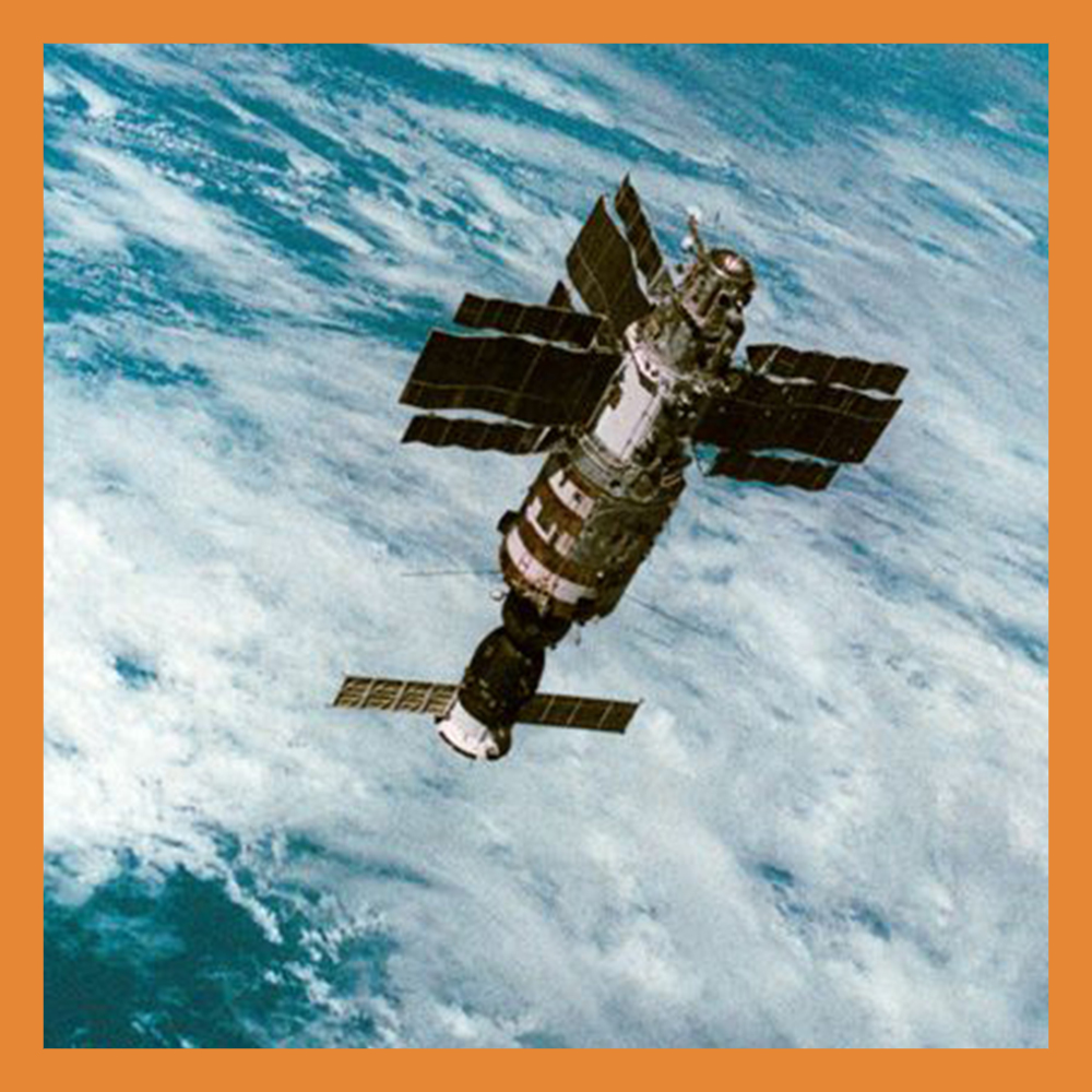 19 апреля запущена первая советская орбитальная пилотируемая станция «Салют»