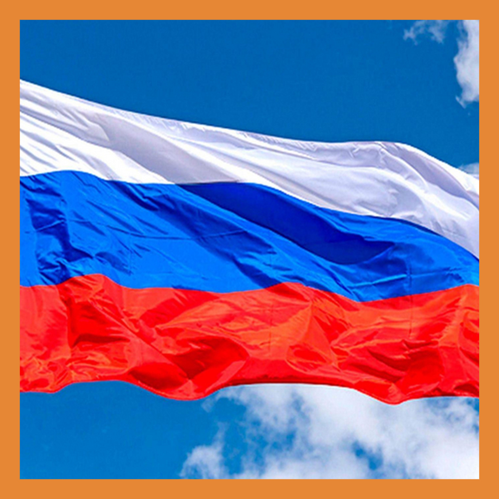 В Калуге прошел флешмоб, посвященный российскому флагу