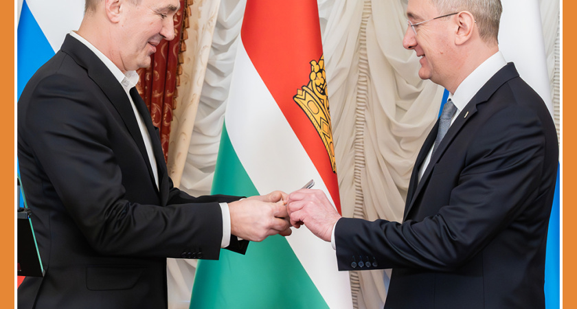 ГУБЕРНАТОР ВРУЧИЛ ЖИТЕЛЮ ГЕРМАНИИ РОССИЙСКИЙ ПАСПОРТ