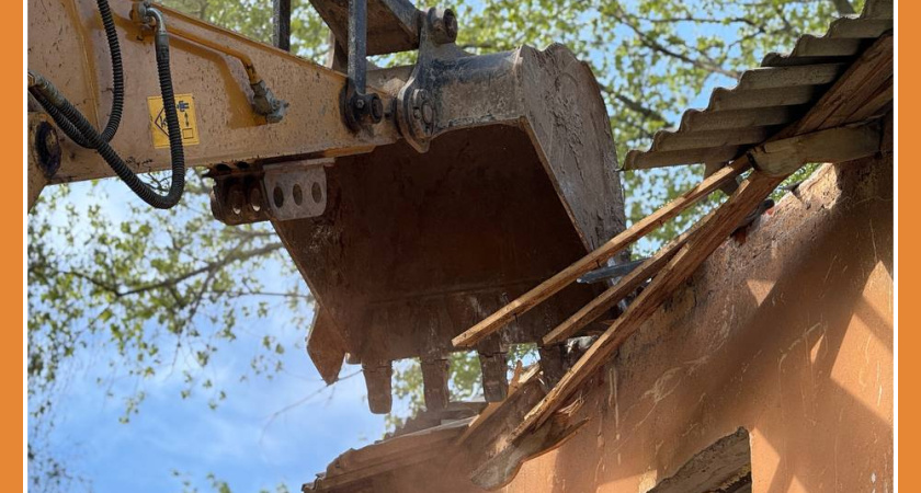 СНЕСЛИ ОЧЕРЕДНОЙ АВАРИЙНЫЙ ДОМ