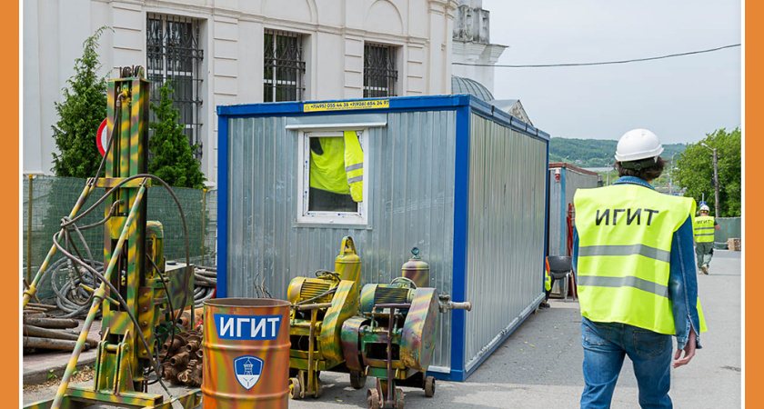 ХРАМ НА СМОЛЕНСКОЙ НАЧАЛИ РЕМОНТИРОВАТЬ