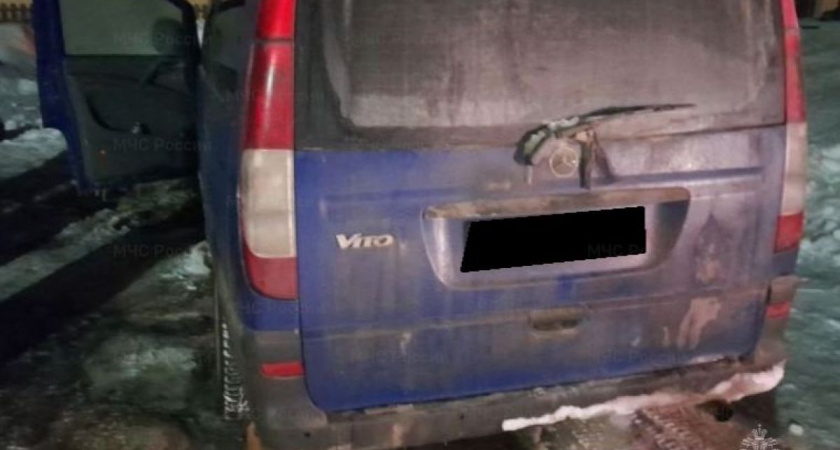 В Калужской области пожарные ликвидировали возгорание микроавтобуса