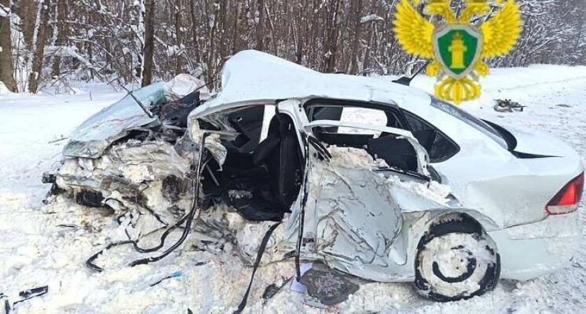 Три человека погибли в жутком столкновении на трассе в Калужской области