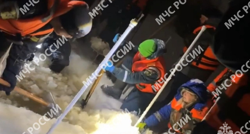 В Брянске нашли тело одного из двух провалившихся под лёд детей, калужские спасатели ищут второго