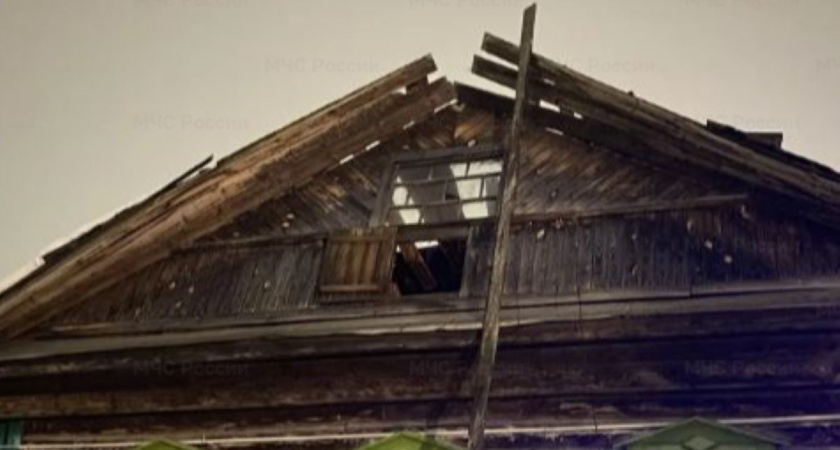 В Калужской области обрушилась кровля четырехквартирного жилого дома