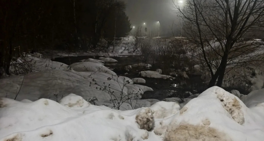 Жители Калужской области пожаловались губернатору на фекальное озеро, которое не могут устранить две недели