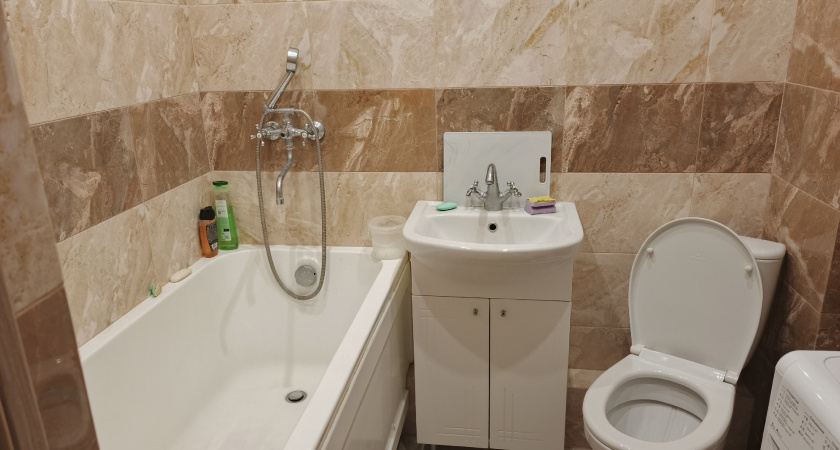 Откажитесь от шторки в ванной: есть решение намного лучше — не липнет, не пахнет и выглядит модно