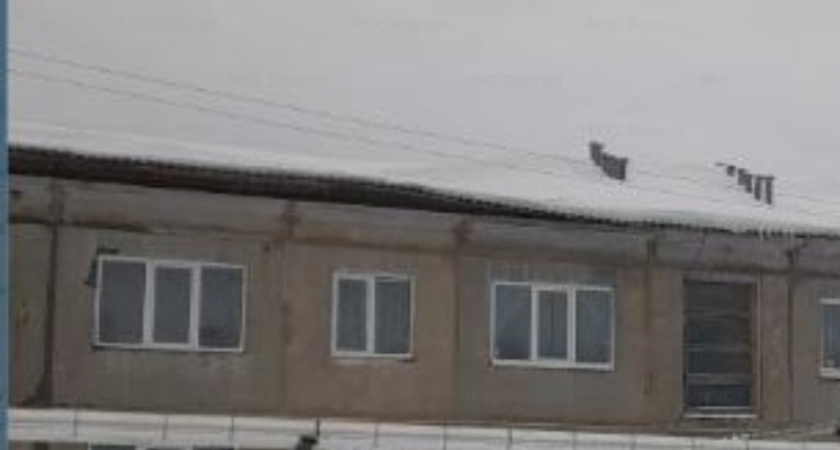 В селе в Калужской области обрушилась кровля многоквартирного дома