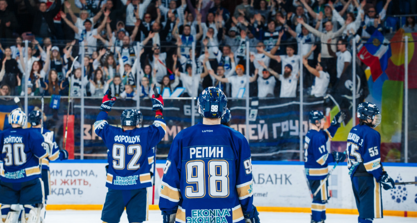 Хоккеисты "Калуги" вырвали победу у "Арктики" в овертайме первого матча в Мурманске