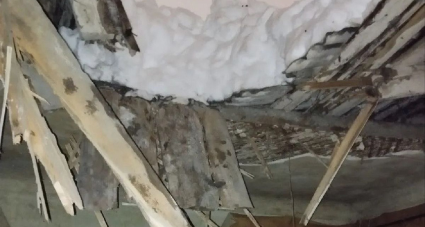 В Калуге прокуратура проверяет обрушение крыш в двух многоквартирных домах