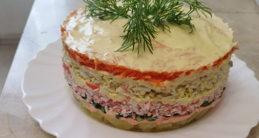 Слоеный белковый салат-торт делаю и на праздник, и просто так: полезная вкуснятина