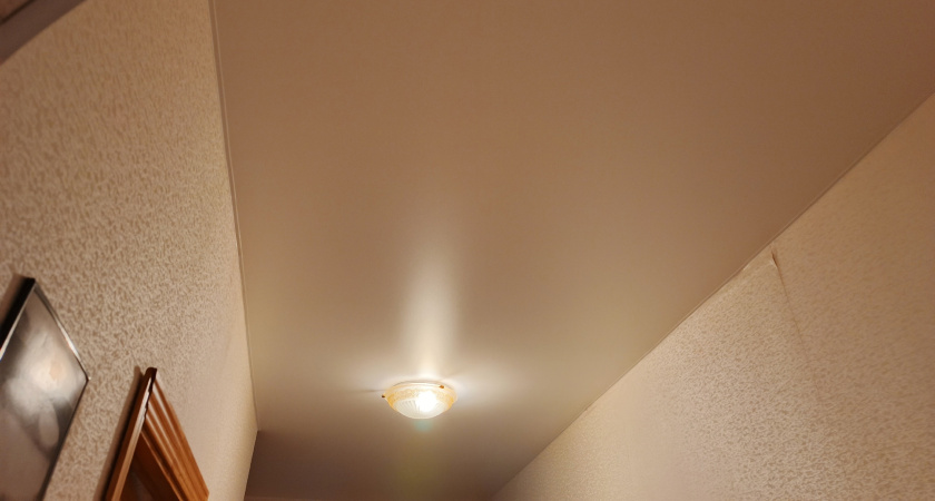 Натяжные потолки уходят в прошлое: рассказываю о 4 современных заменах для трендового ремонта