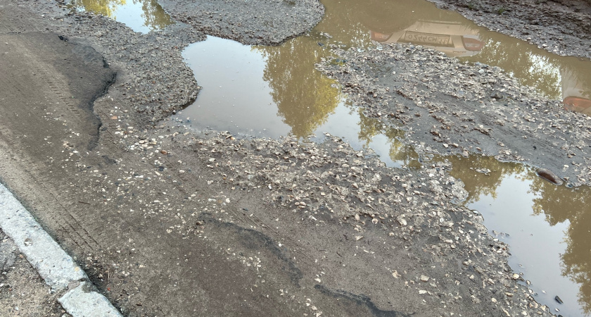 Калужане массово жалуются на разбитые после зимы дороги