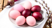 Модный рубиновый оттенок для пасхальных яиц: простой способ окрашивания натуральными средствами