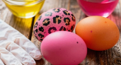 «Милый горошек» — трендовый метод быстро и просто покрасить яйца к Пасхе