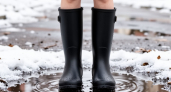 Больше не обувь для дачи и огорода: трендовые модели резиновых сапог, которые превращают лужи в подиум