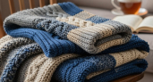 Старые свитеры не выбрасывают сразу. Из них получаются самые тёплые и красивые пледы