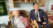 В Калужской области управляющий СФР навестил 100-летнего ветерана Афанасьева и поздравил с Днём Победы