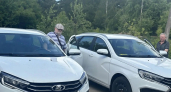 Двум калужанам, пострадавшим на производстве, выдали адаптированные "Лады Весты"