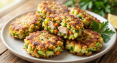 Смешиваю тёртый кабачок с картошкой и ложкой аджики: готовлю сочные котлеты с куриным филе — со стола сметают за минуту