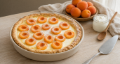 Беру абрикосы и жирную сметану — превращаю в вкуснейший кремовый пирог: нежный, влажный, лучше чизкейка — гости не верят, что делал сам