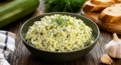 Беру кабачок, укроп и чеснок — делаю отменную турецкую закуску: свежая, сочная и без жарки — улетает вмиг