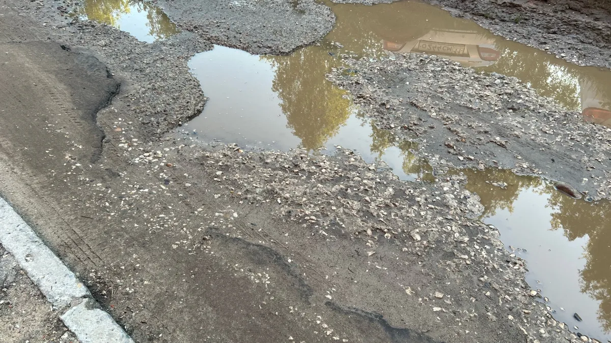 Калужане массово жалуются на разбитые после зимы дороги