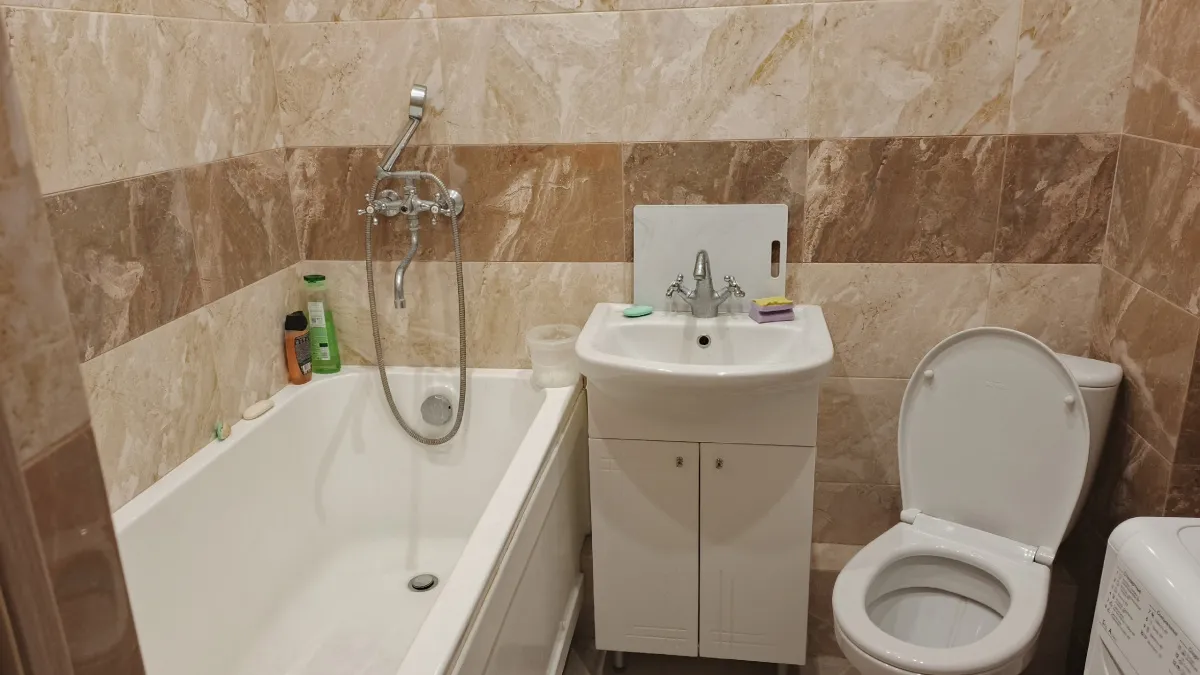 Вешать занавеску в ванной теперь не модно: новый современный тренд 