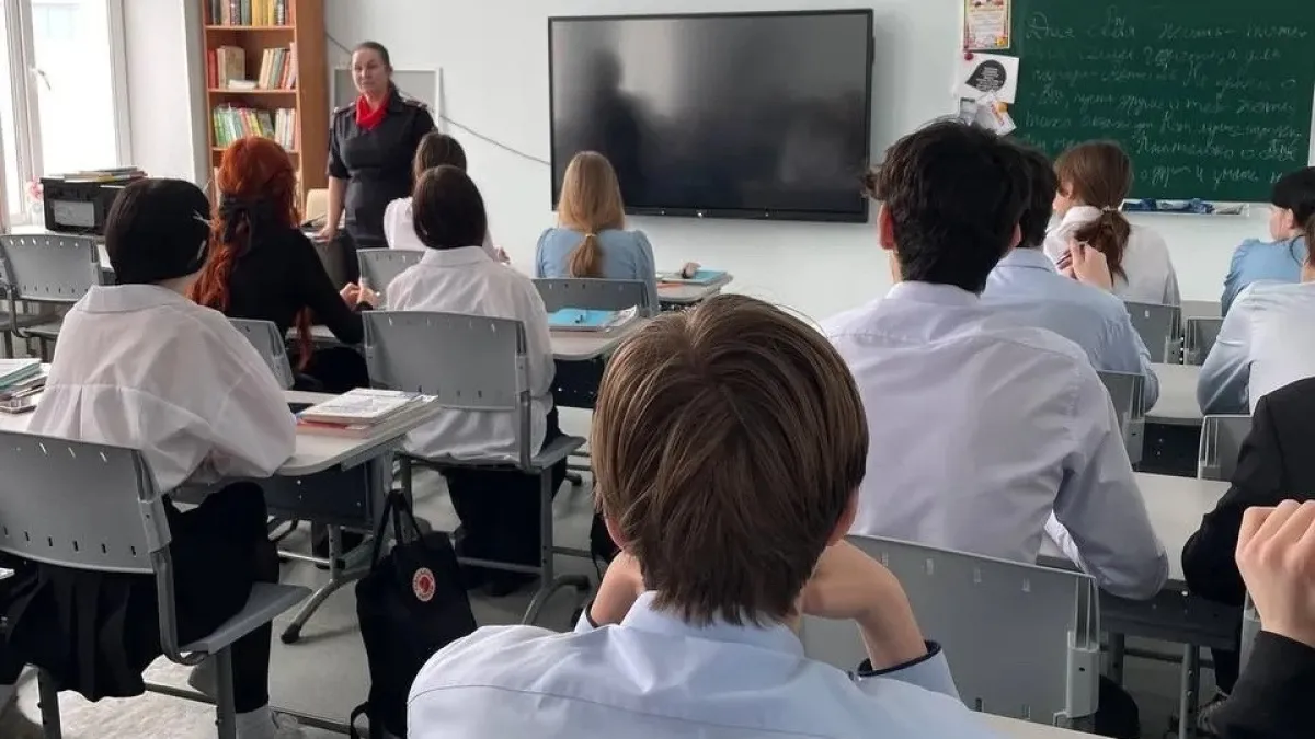 В Калужской области полицейские провели профилактические беседы со школьниками