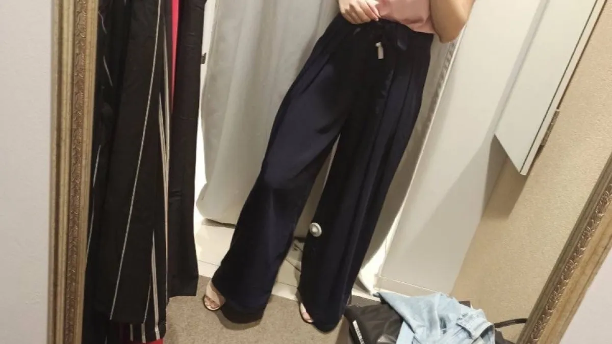 Как носить брюки весной 2026: 5 самых удачных сочетаний