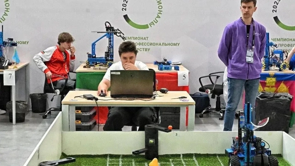 Владислав Шапша представил на федеральном уровне калужский опыт профориентации молодежи