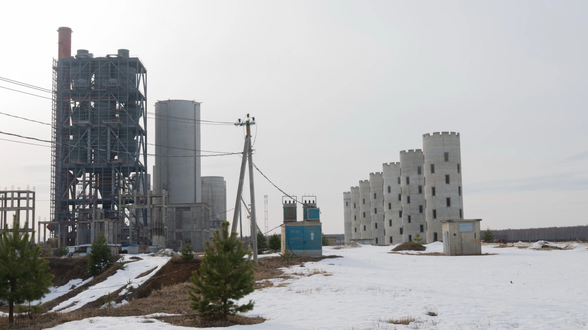 Владислав Шапша проинспектировал возобновление стройки цементного завода в Калужской области