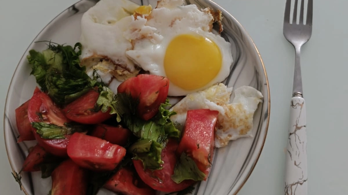 Забудьте про яйца: эксперты советуют более полезный завтрак — вот с чего следует начинать утро