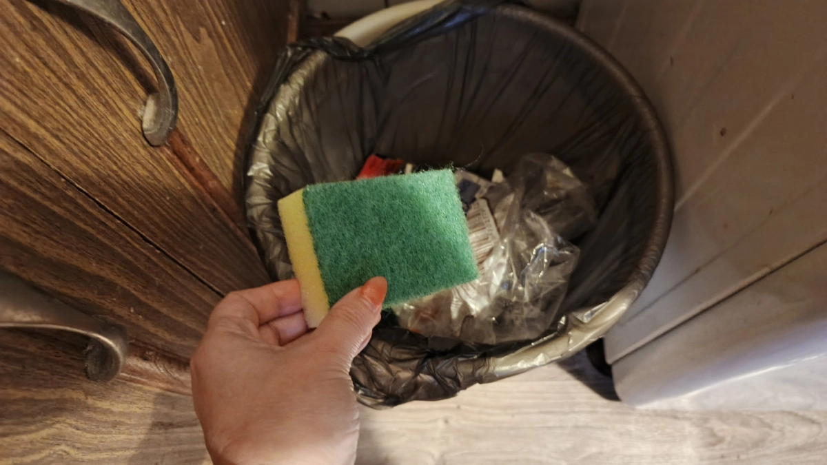 Губки и тряпки вышли из моды: россиянки массово скупают эту дешевку из Кореи - спасение для кухни и ванной