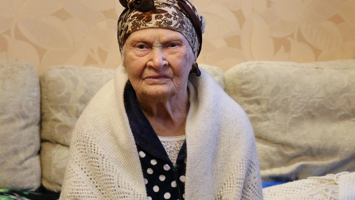 В Калуге поздравили со 104-летием участницу Великой Отечественной войны Анну Козьменко