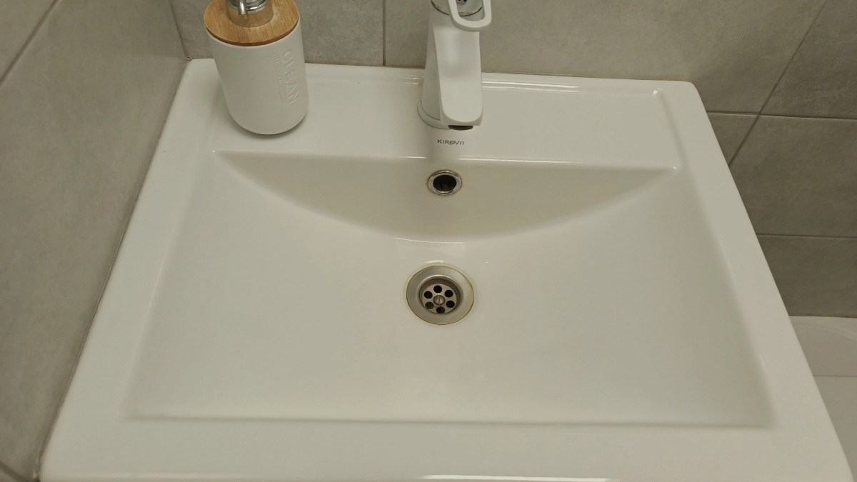 Как очистить раковину от застарелого жира за 10 минут без химии: копеечный метод опытных хозяек