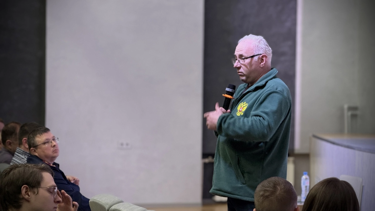 В Калуге учителям и родителям объяснили, как вовремя заметить опасность, подстерегающую подростков