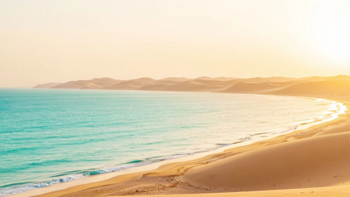 Море, в котором нельзя искупаться, или как выглядит пляжный отдых для туристов в Саудовской Аравии