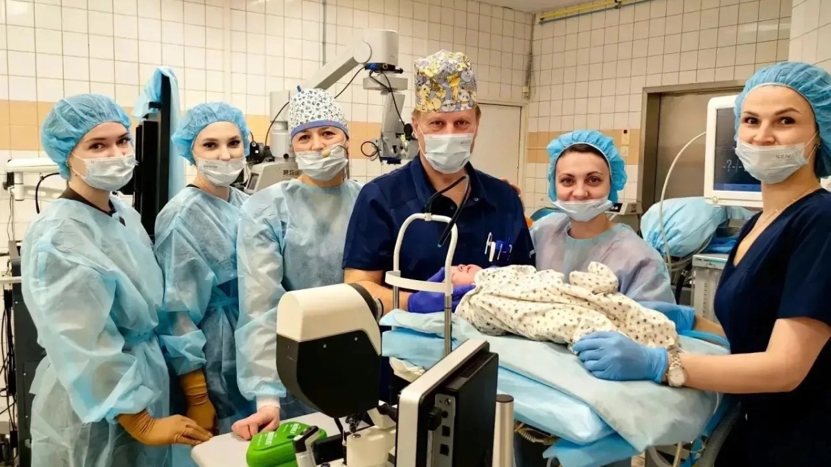 Калужские офтальмологи провели уникальную операцию по восстановлению зрения новорождённой девочки
