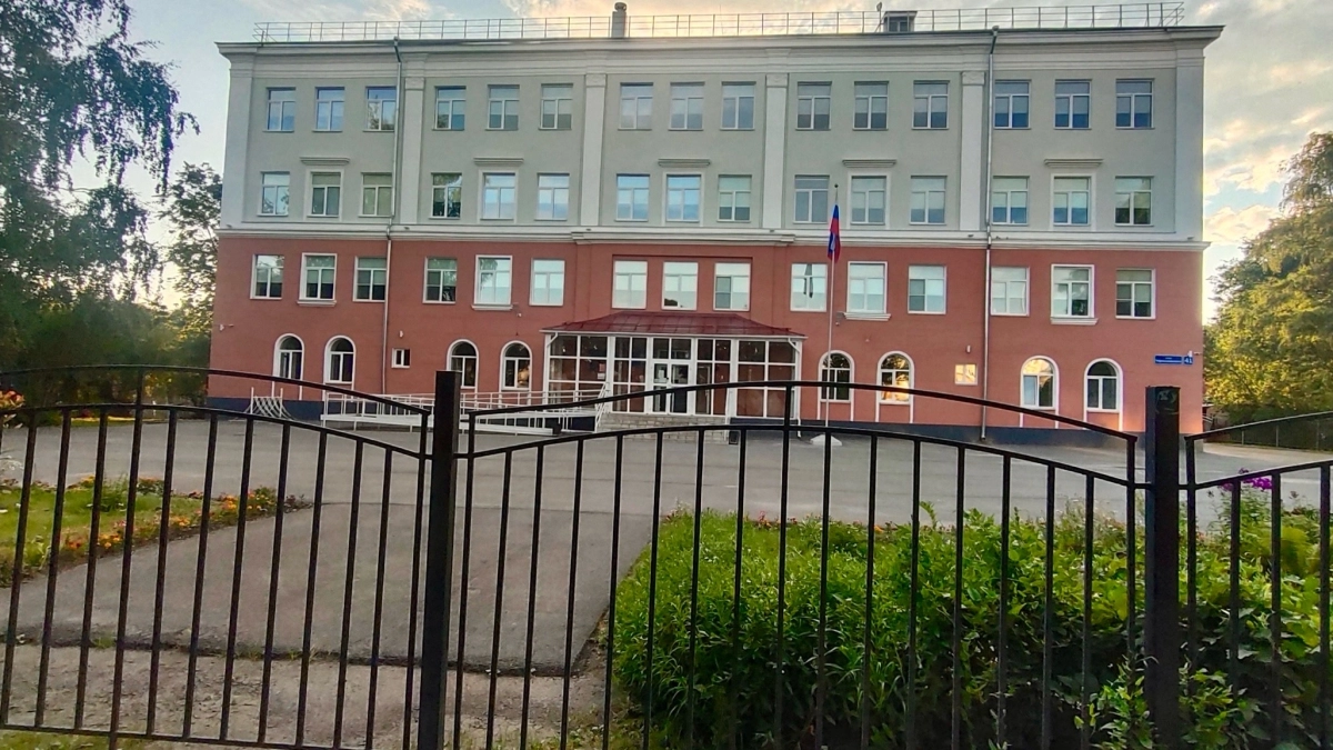 В Калужской области школы переходят на усиленный режим безопасности из-за участившихся нападений