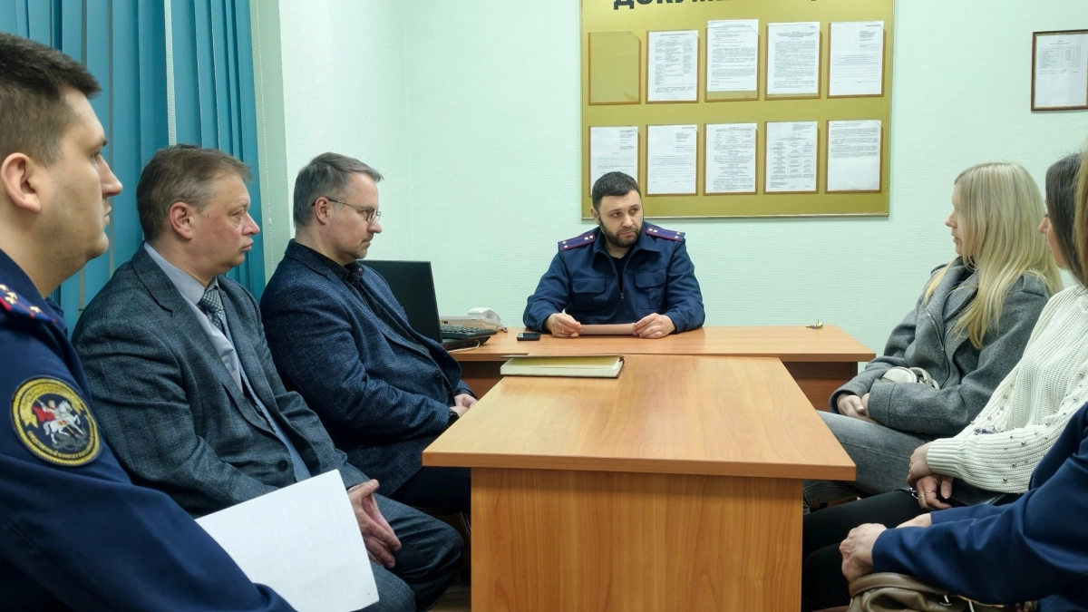Родители пострадавших учеников школы №44 в Калуге встретились с замглавы регионального Следкома