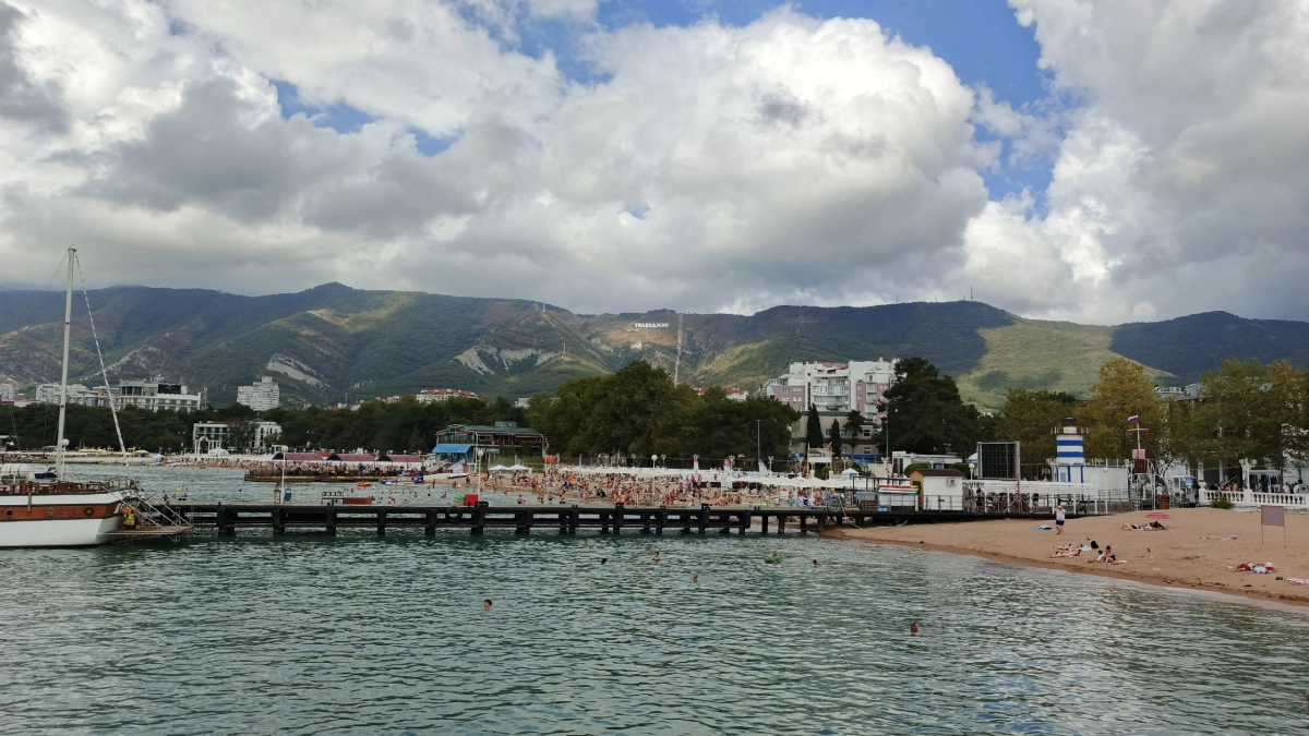 Вместо Турции и Египта: этот шикарный курорт на Азовском море – чистые пляжи, теплая вода, детские развлечения 