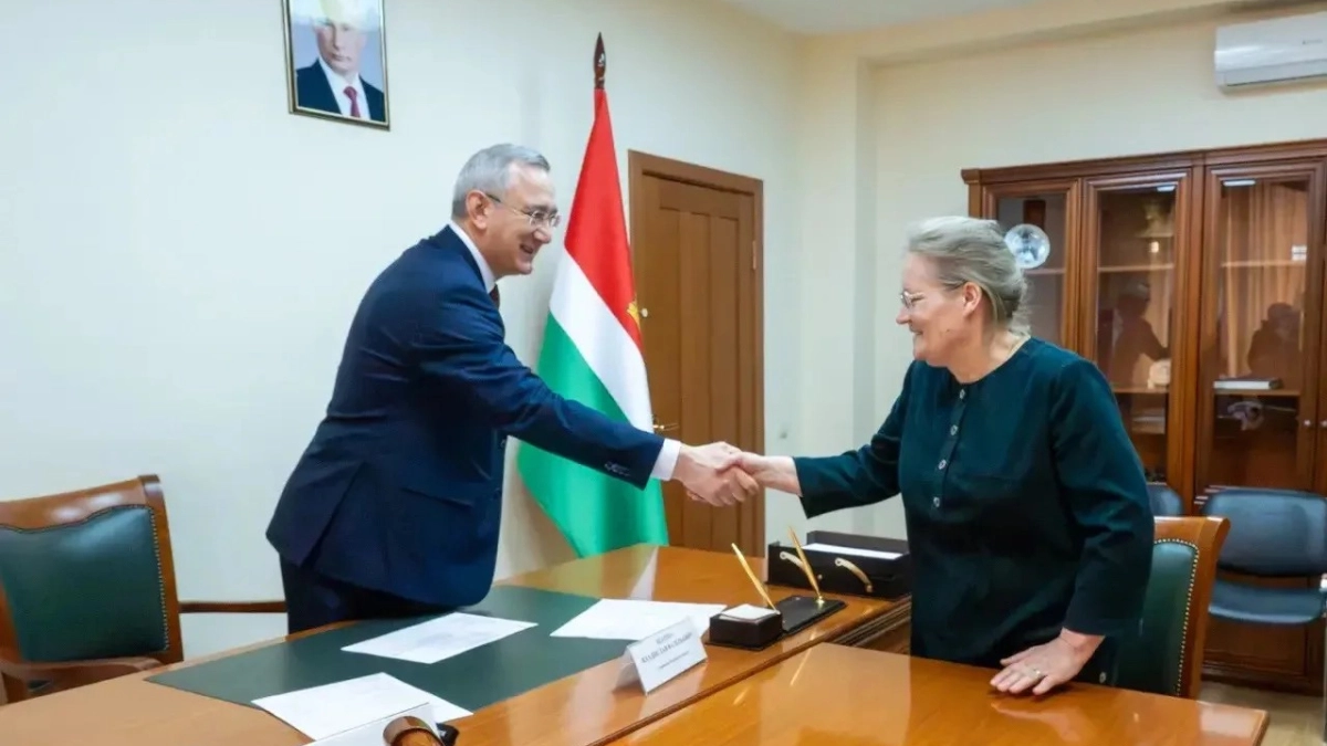 Владислав Шапша решил вопросы с водой, тротуаром и рентгеном на личном приёме граждан в Калуге