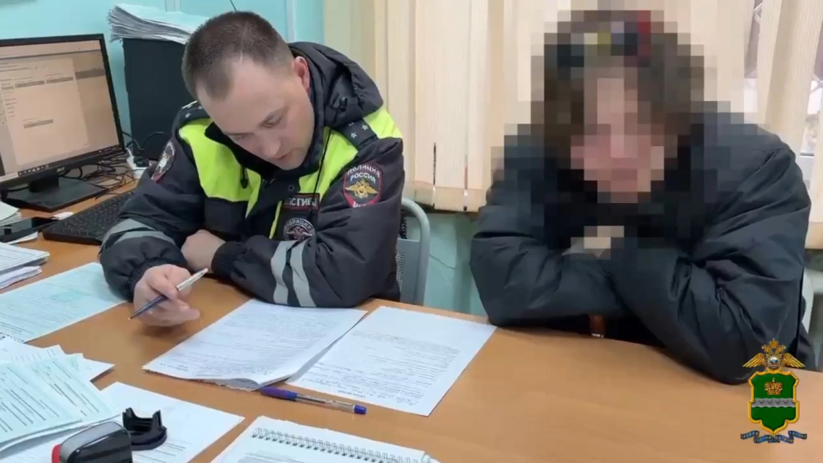 В Калуге поездка с торчащим из окна костылём обернулась двумя административными протоколами